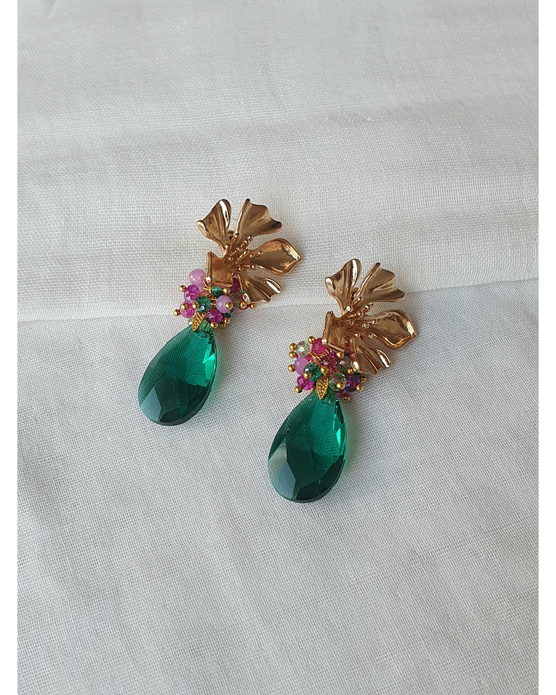 Aros flor con cristal verde y racimo