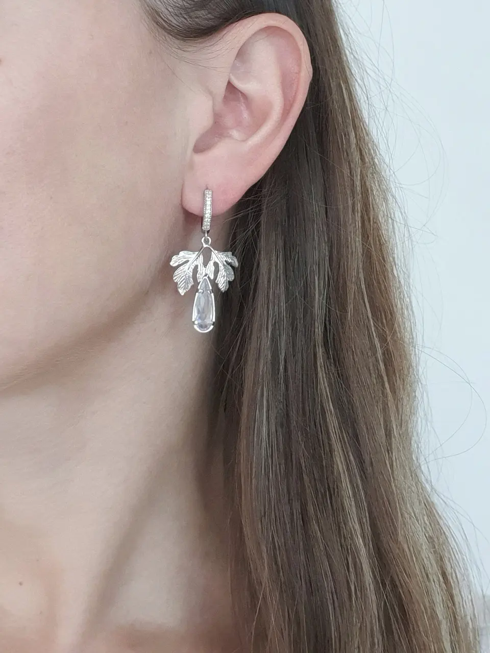 Aros con argolla con circonitas hoja y cristal 3