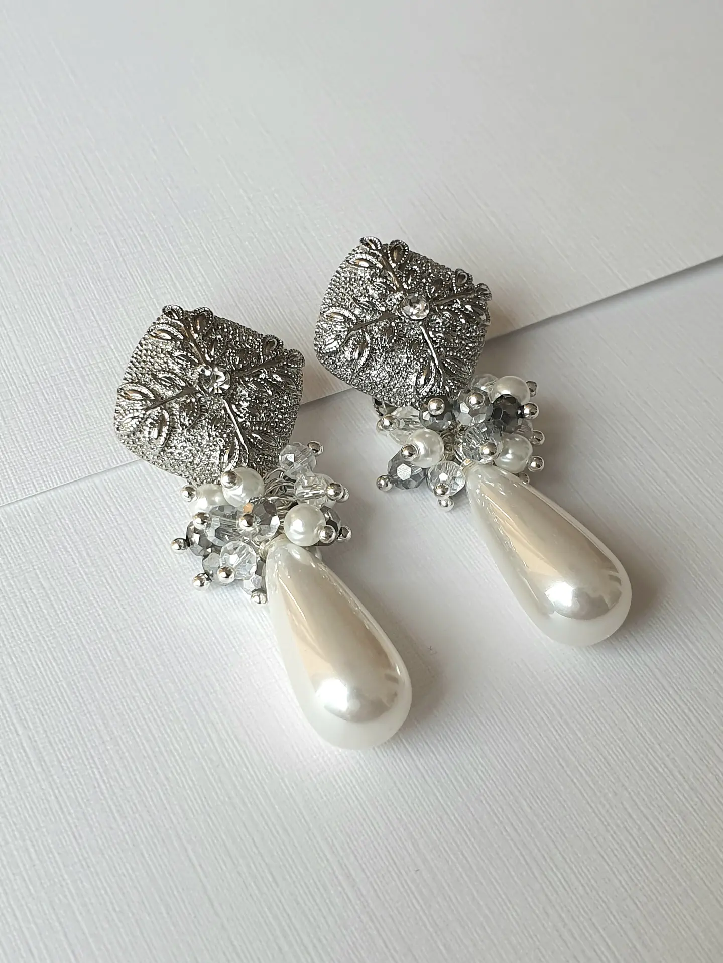 Aros vintage con perla y racimo 4
