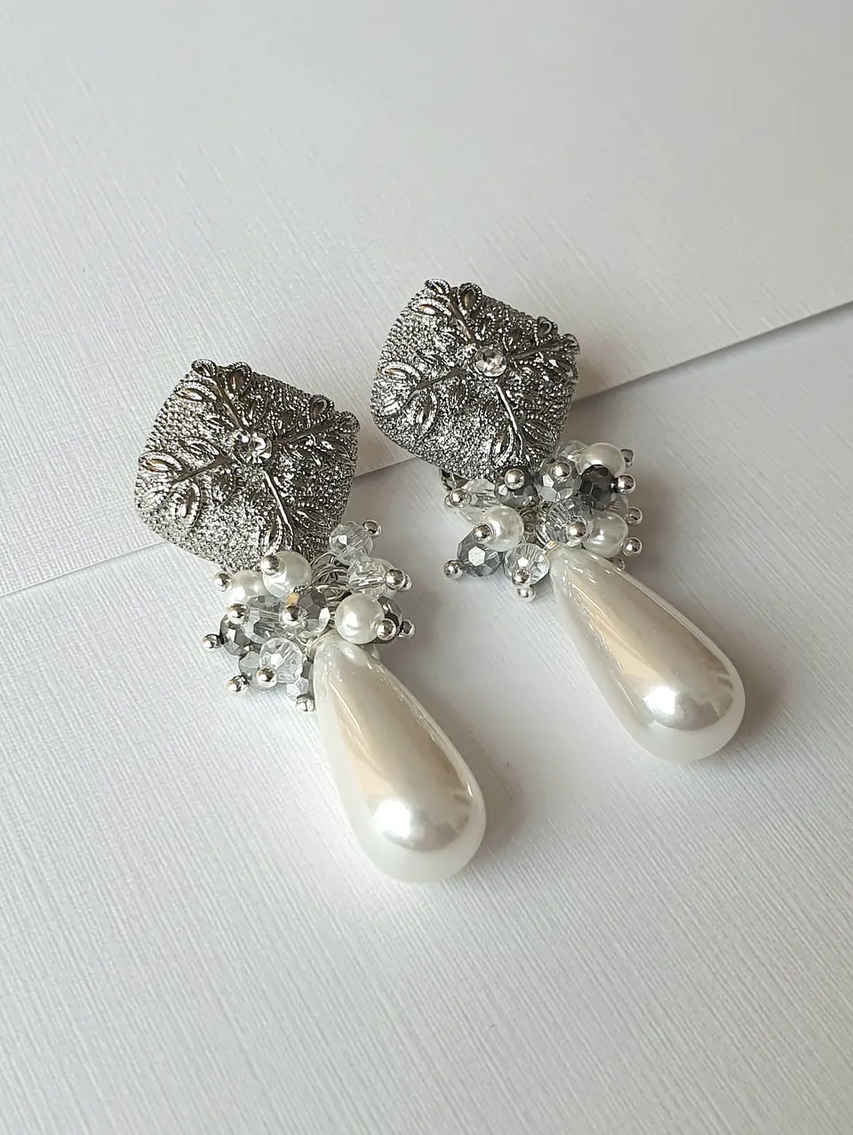 Aros vintage con perla y racimo 4