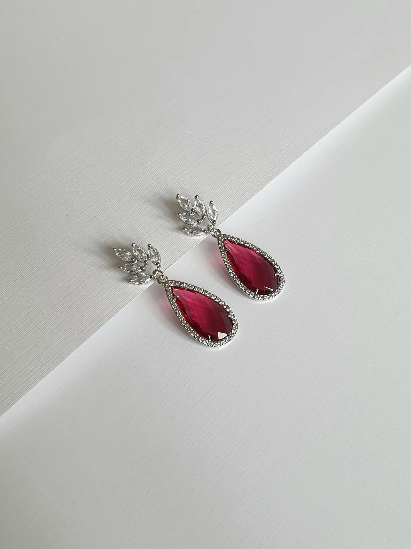 Aros con circonita y cristal frambuesa 1
