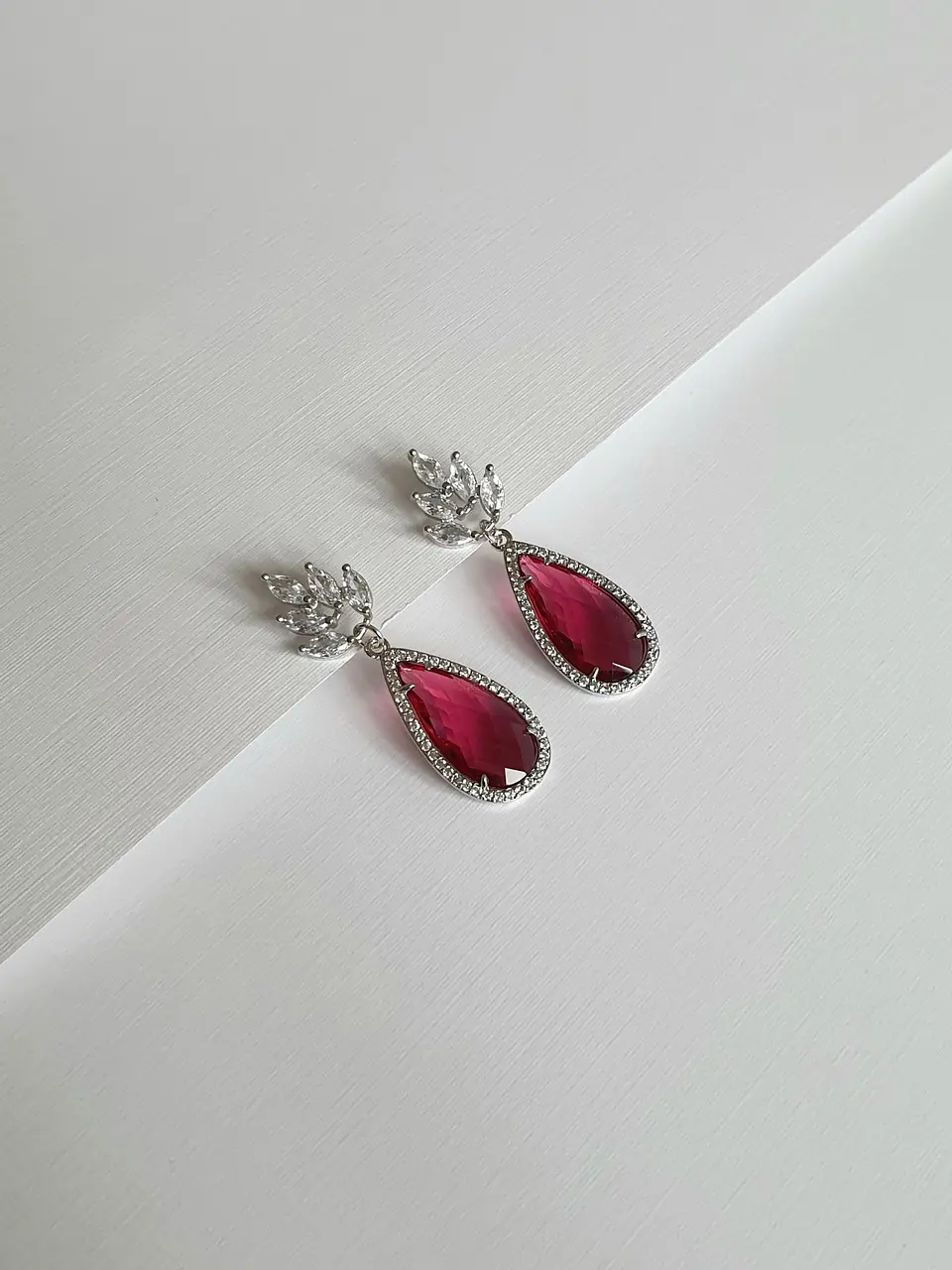 Aros con circonita y cristal frambuesa 1