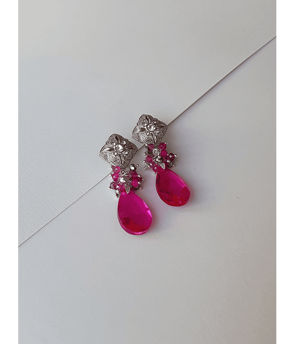 Aros plateados con cristal fucsia y racimo