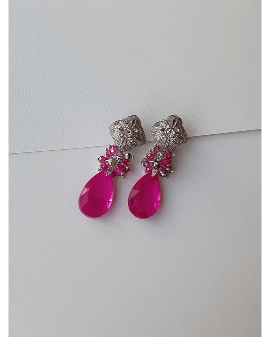 Aros plateados con cristal fucsia y racimo