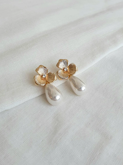 Aros flor con circonita y perla