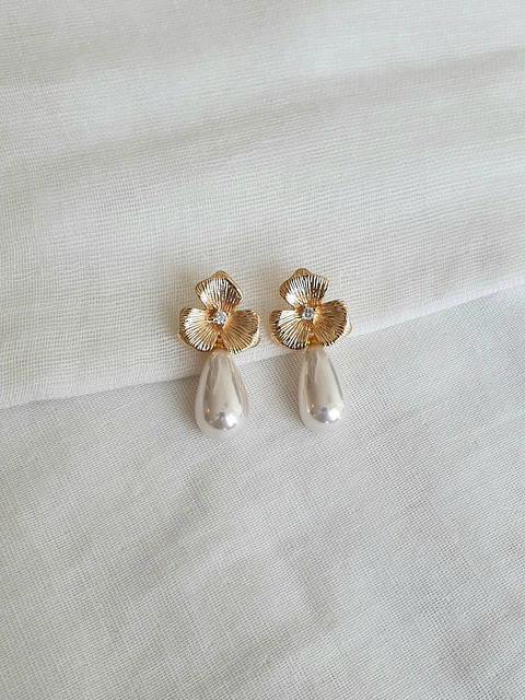 Aros flor con circonita y perla