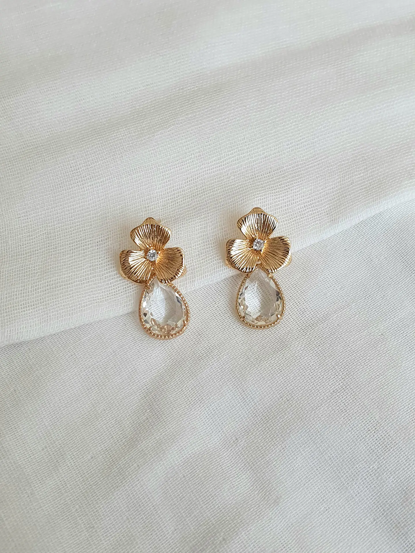 Aros flor con circonita y cristal 2