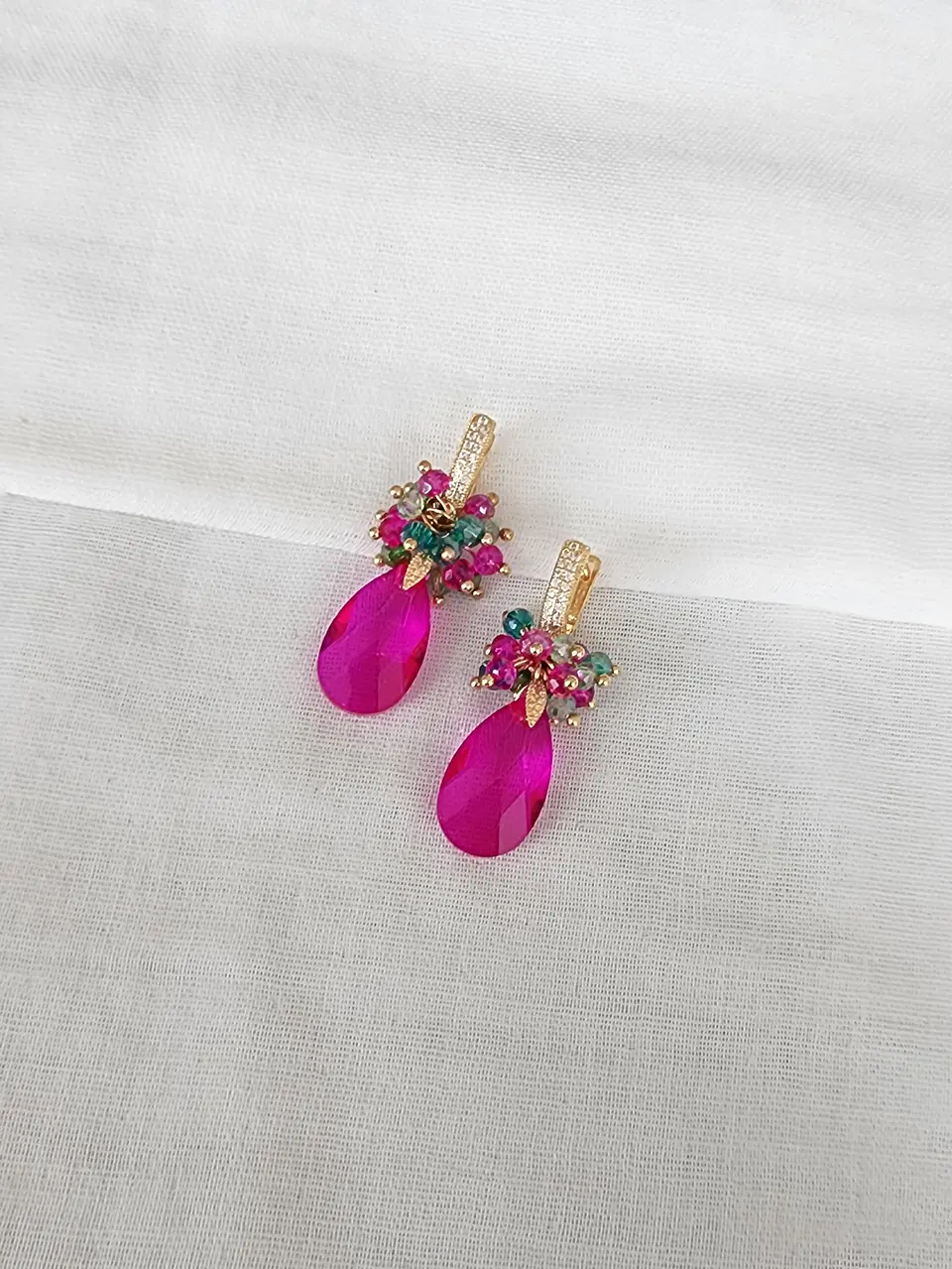 Argolla con cristal fucsia y racimo verde 2