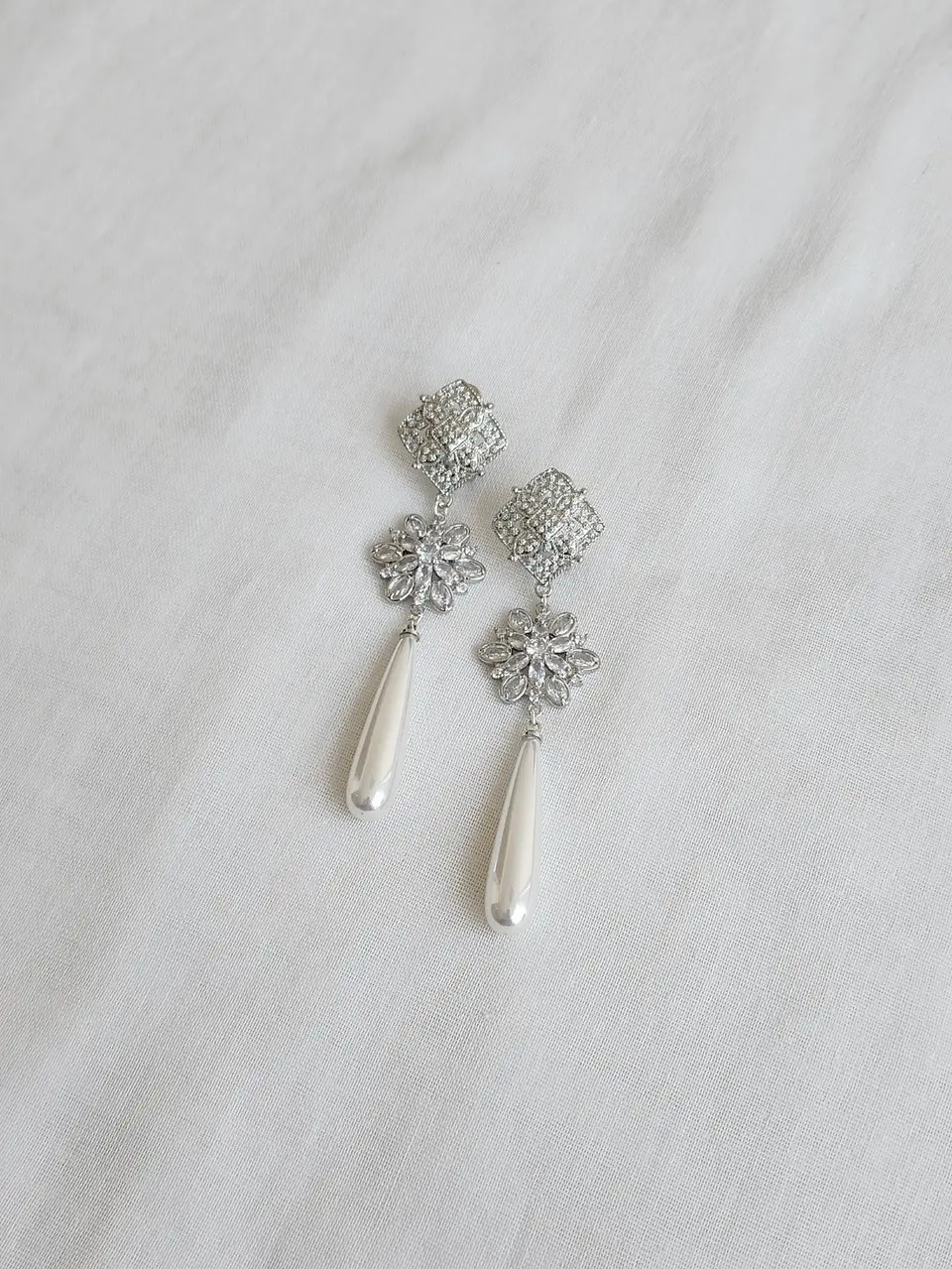 Aros flor circonita y perla larga 1