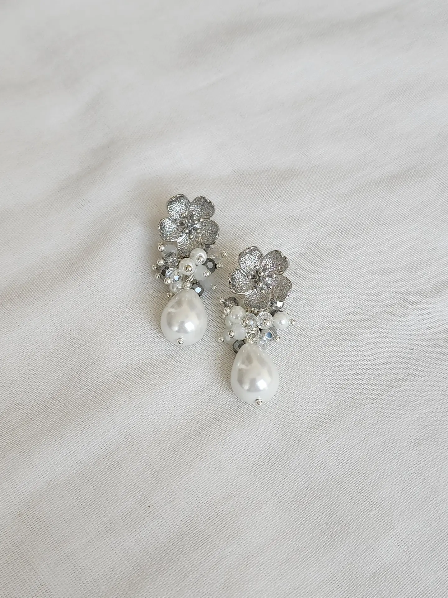 Aros flor con racimo y perla 3