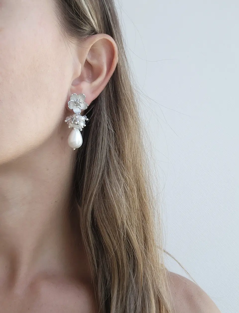 Aros flor con racimo y perla 5