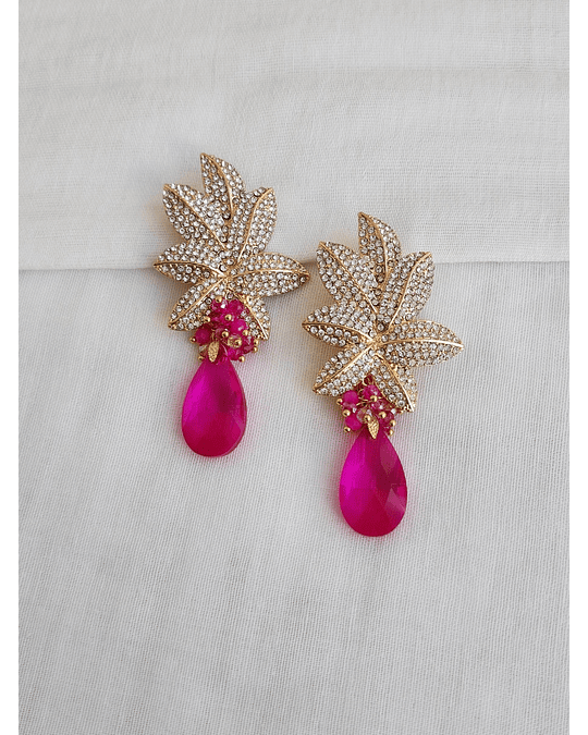 Aros hoja XL con strass, cristal fucsia y racimo