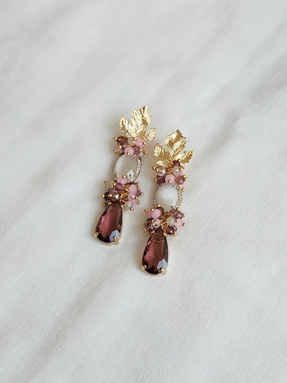 Aros hoja con cristal blanco y burdeo 1