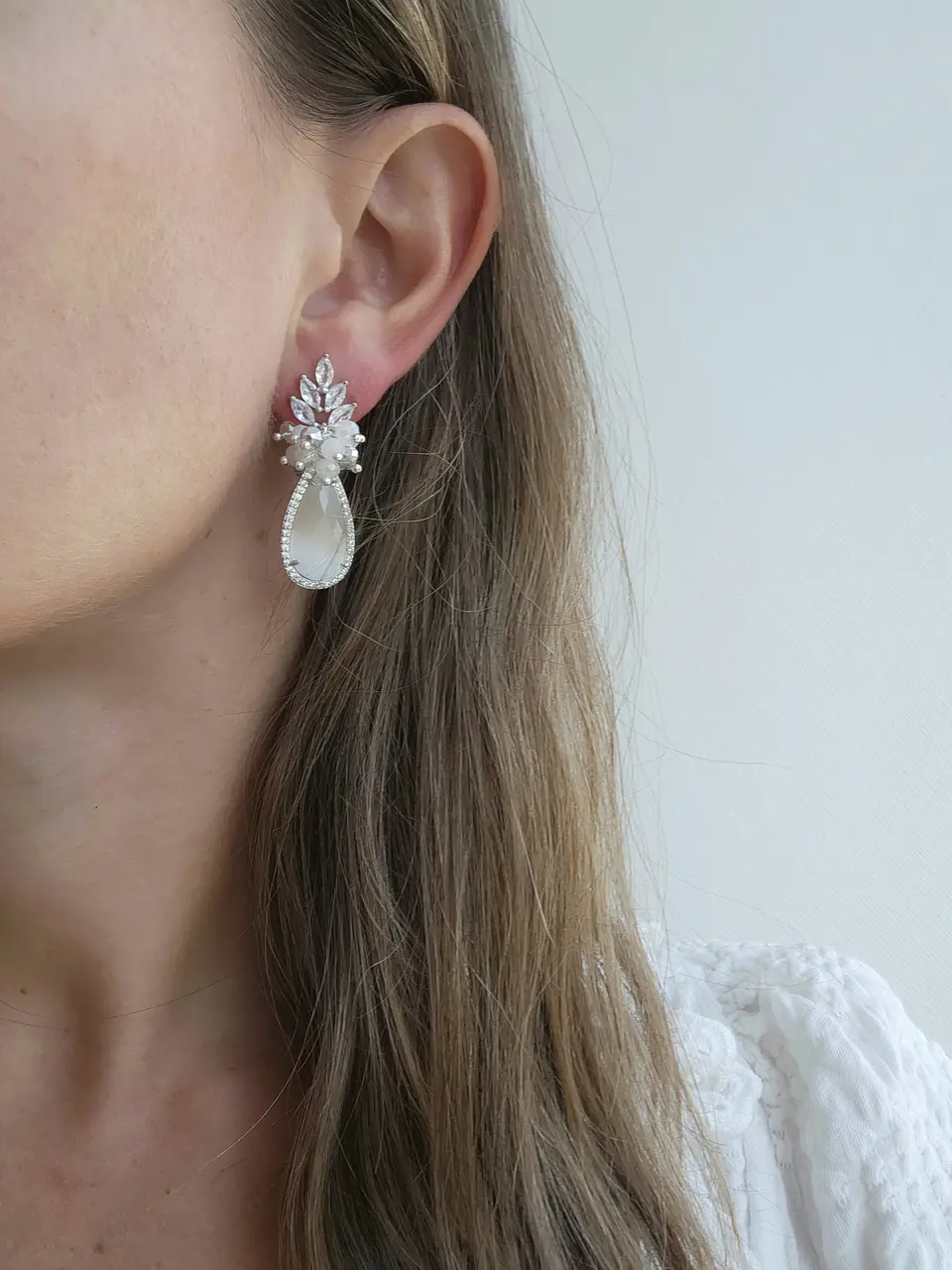 Aros cristal blanco con circonitas y racimo 4