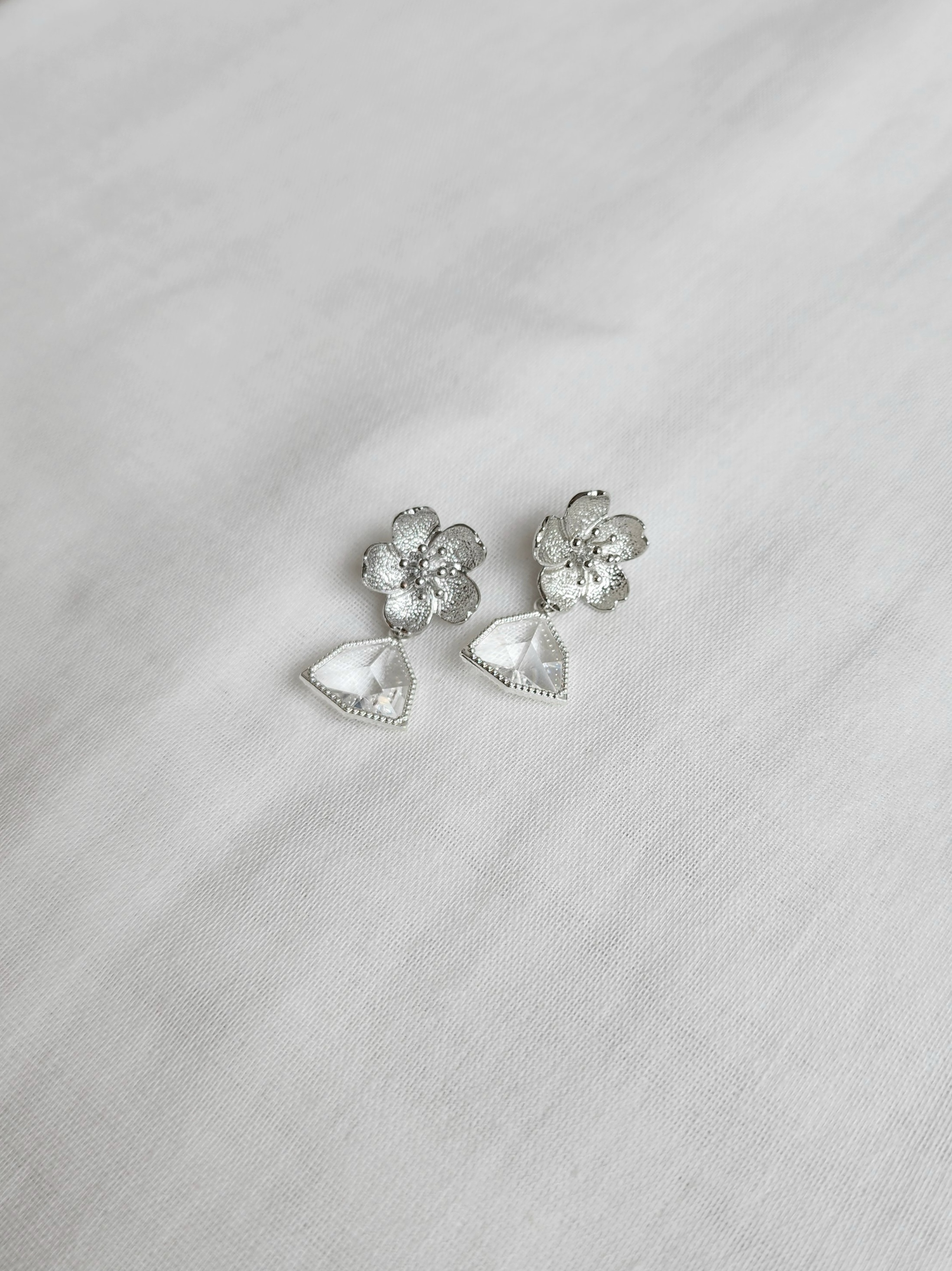 Aros flor y cristal piramidal