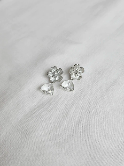 Aros flor y cristal piramidal