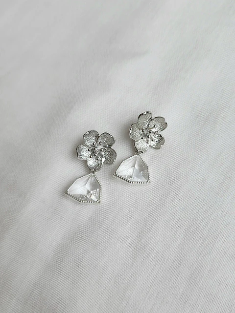 Aros flor y cristal piramidal