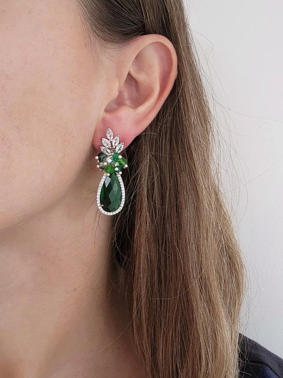 Aros cristal verde con circonitas y racimo 3