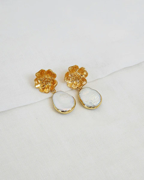 Aros flor y perla natural mediana