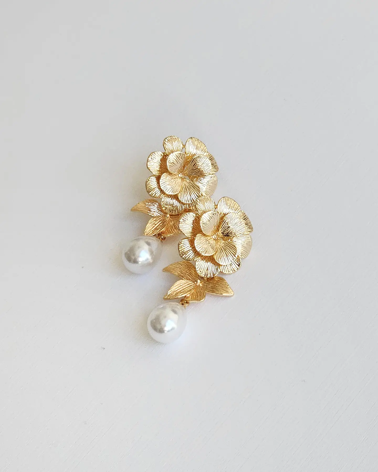Aros flor con hoja y perla 1