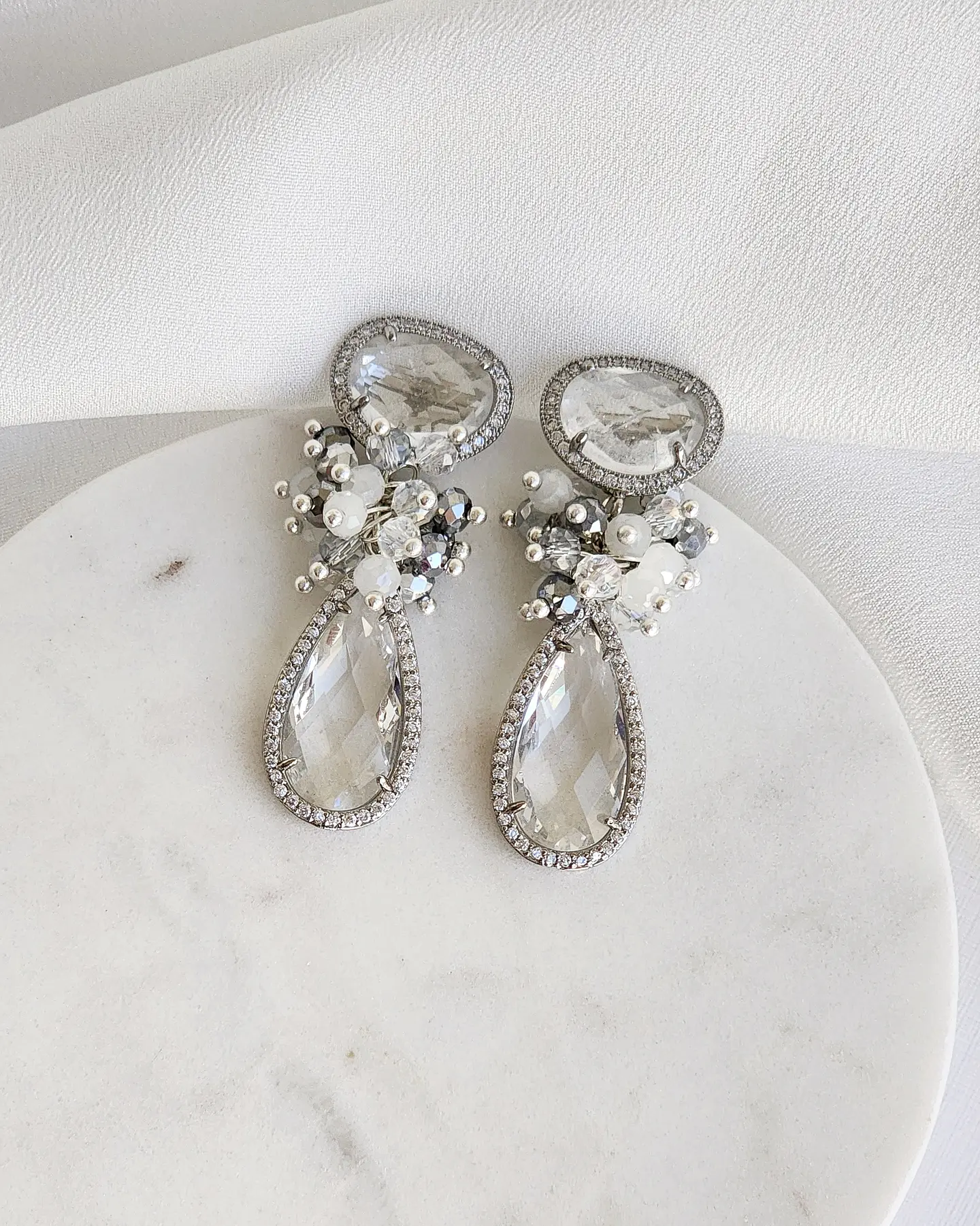 Aros con cuarzo, circonitas y cristal transparente con racimo 3