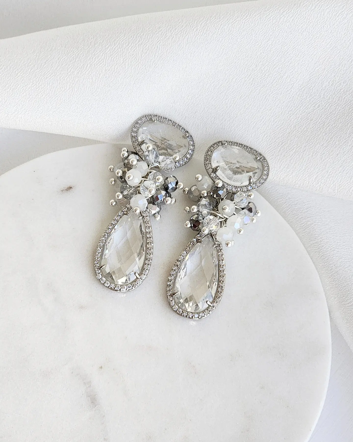 Aros con cuarzo, circonitas y cristal transparente con racimo 2