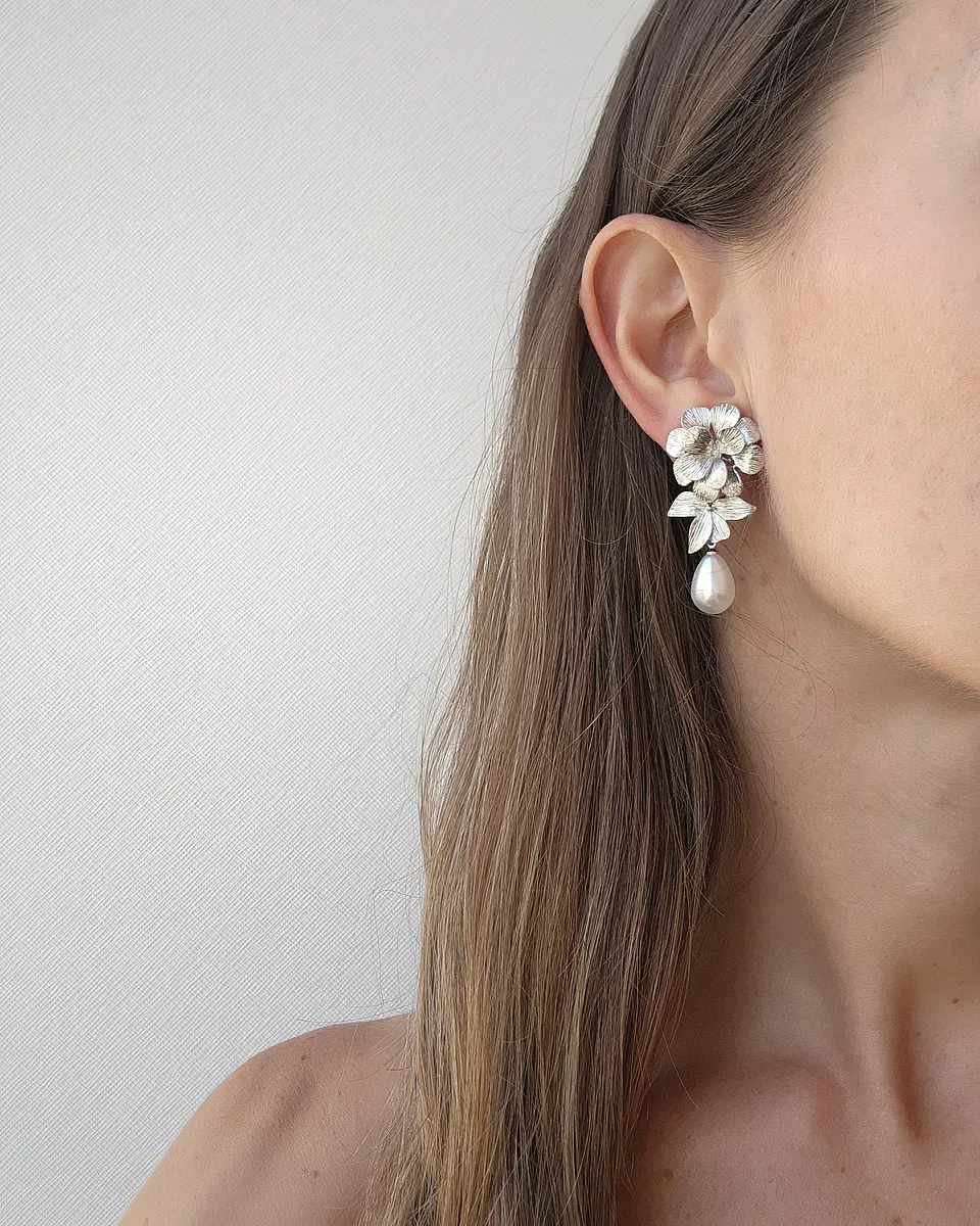 Aros flor con hoja y perla 3