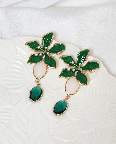 Aros flor verde, cristal blanco y verde