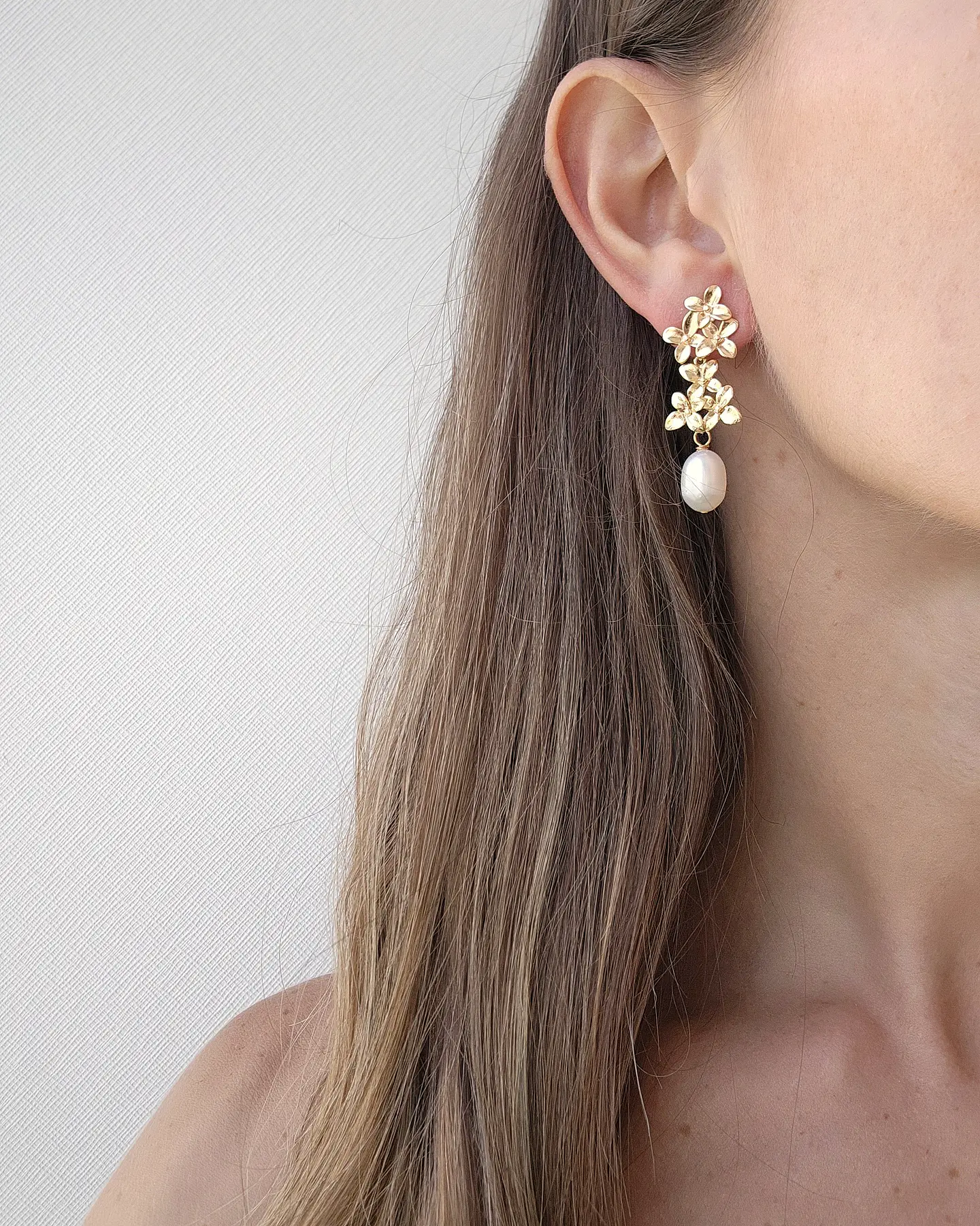 Aros doble flor con perla natural 3