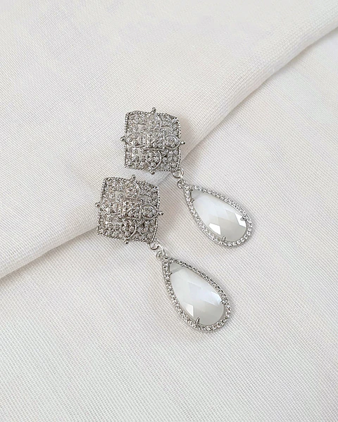 Aros rombo con cristal blanco