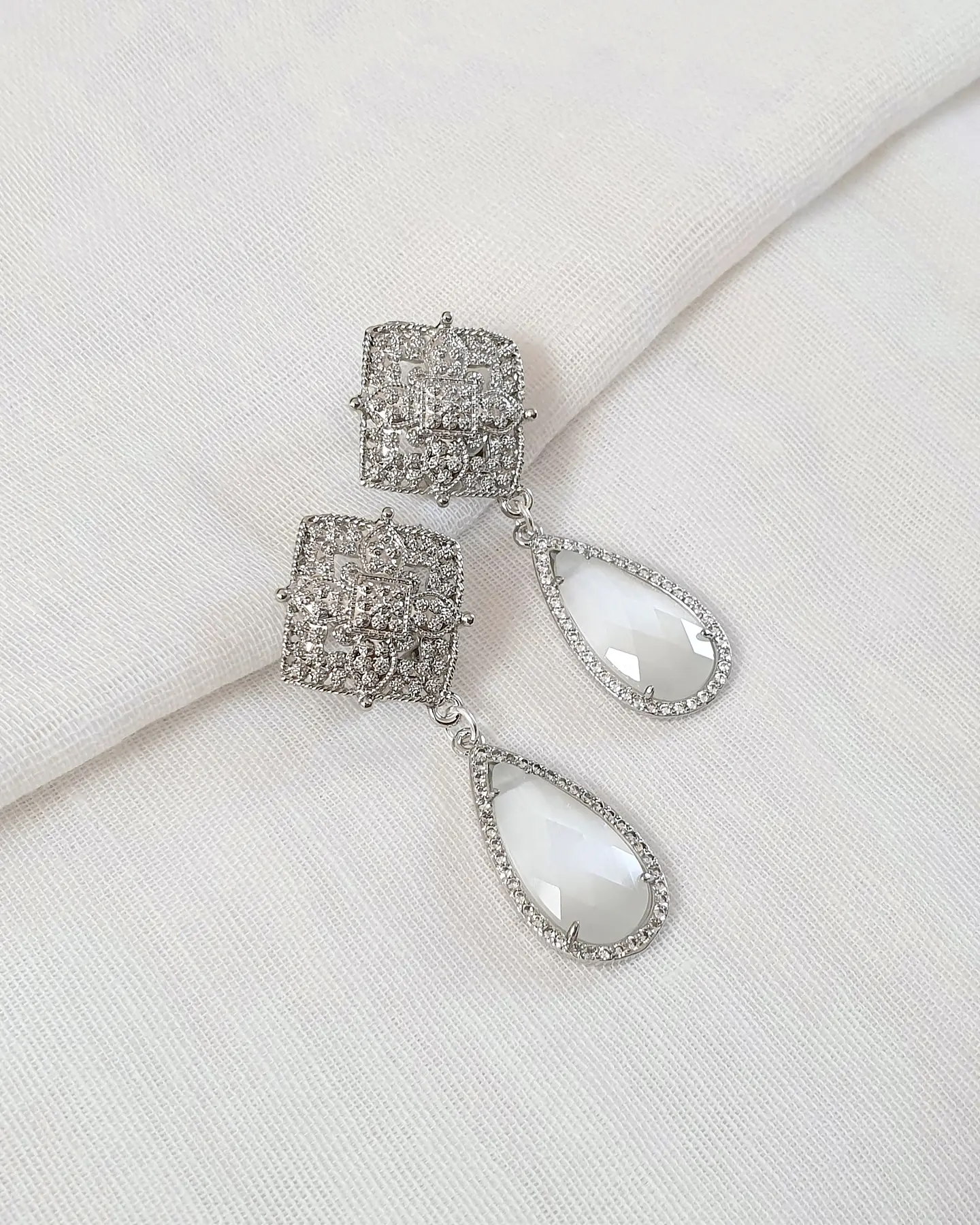 Aros rombo con cristal blanco 1