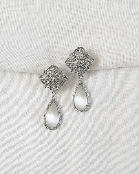 Aros rombo con cristal blanco