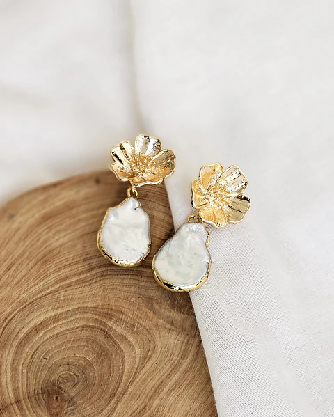 Aros flor y perla natural mediana
