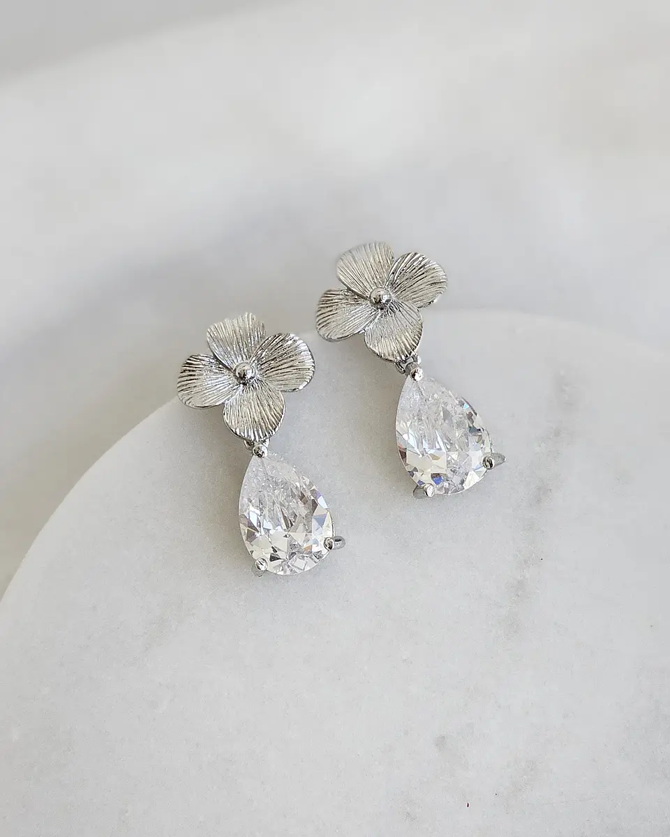 Aros flor pequeña con circonita en forma de gota 2