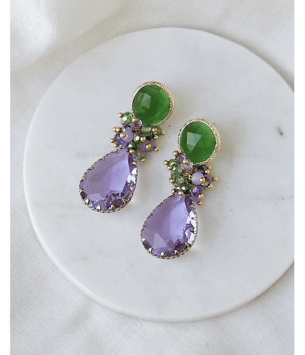 Aros verde y cristal lila con racimo
