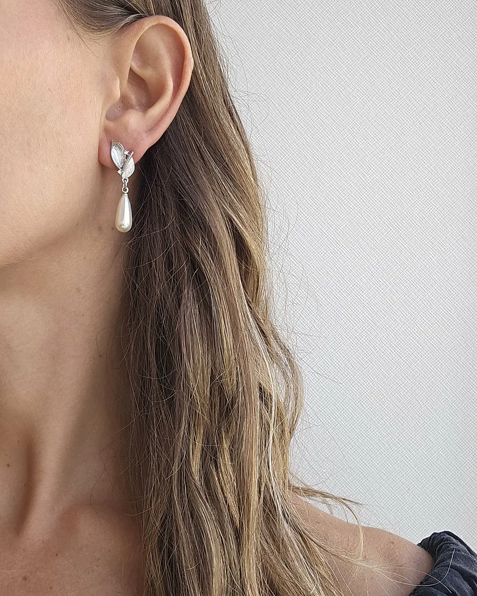 Aros hoja con circonita y perla 3
