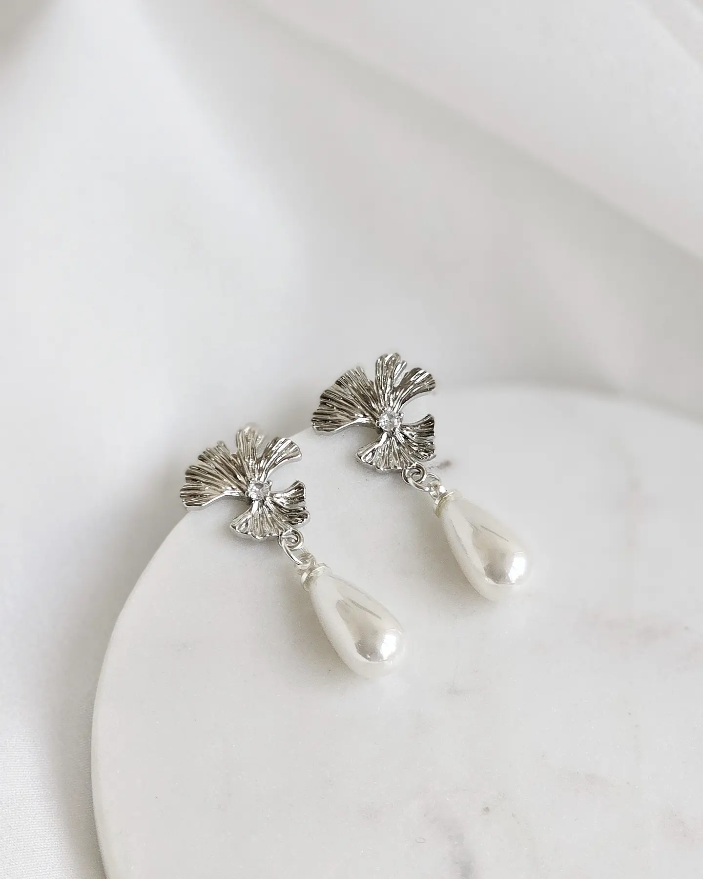 Aros hoja abanico con perla 3