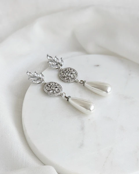 Aros largos de circonita y perla plateado