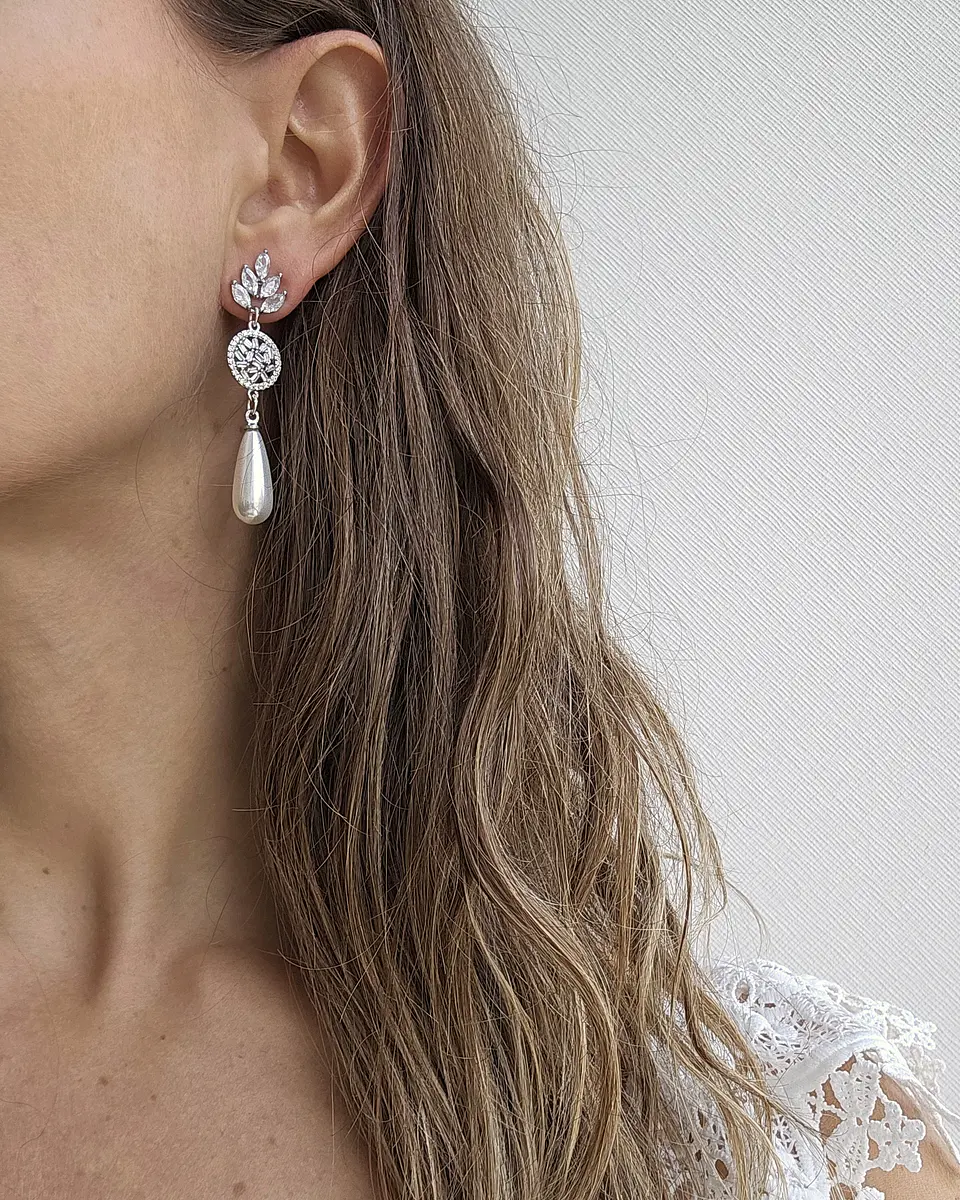 Aros largos de circonita y perla plateado 3