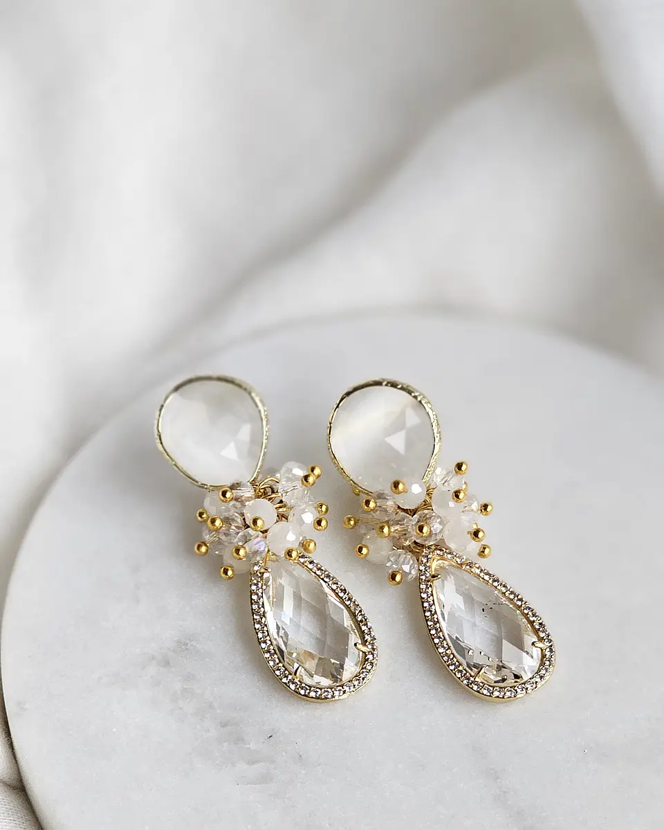 Aros blancos con cristal transparente y racimo 2