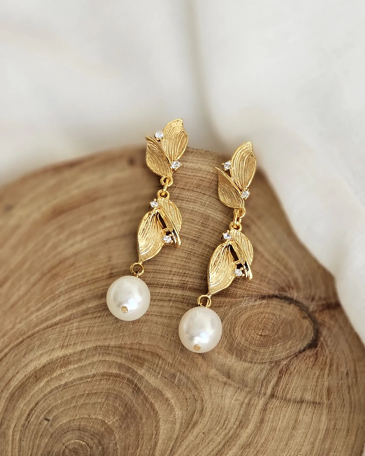 Aros doble hoja con perla natural 2