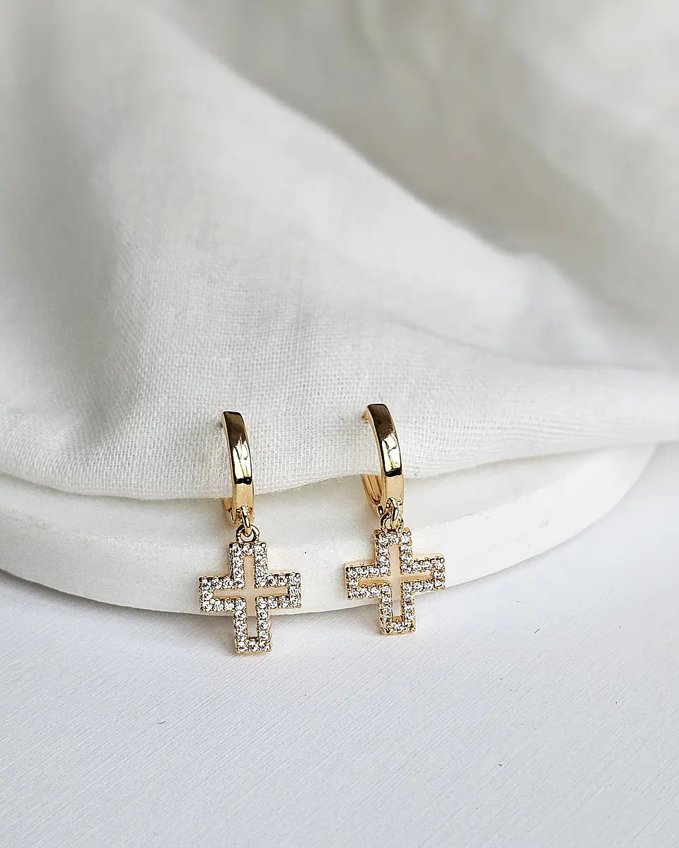 Argollas con cruz con circonitas 2