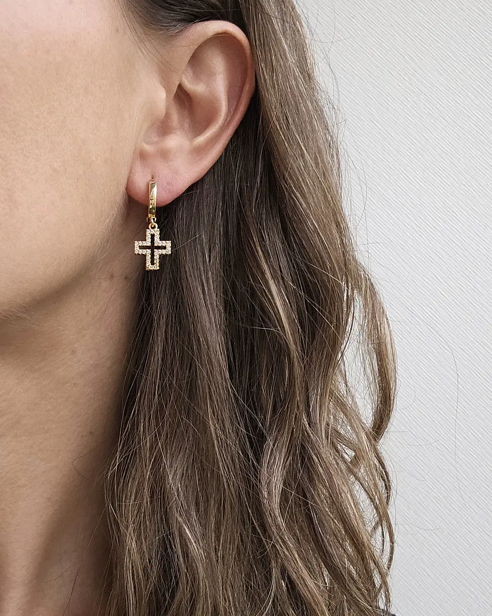 Argollas con cruz con circonitas 4
