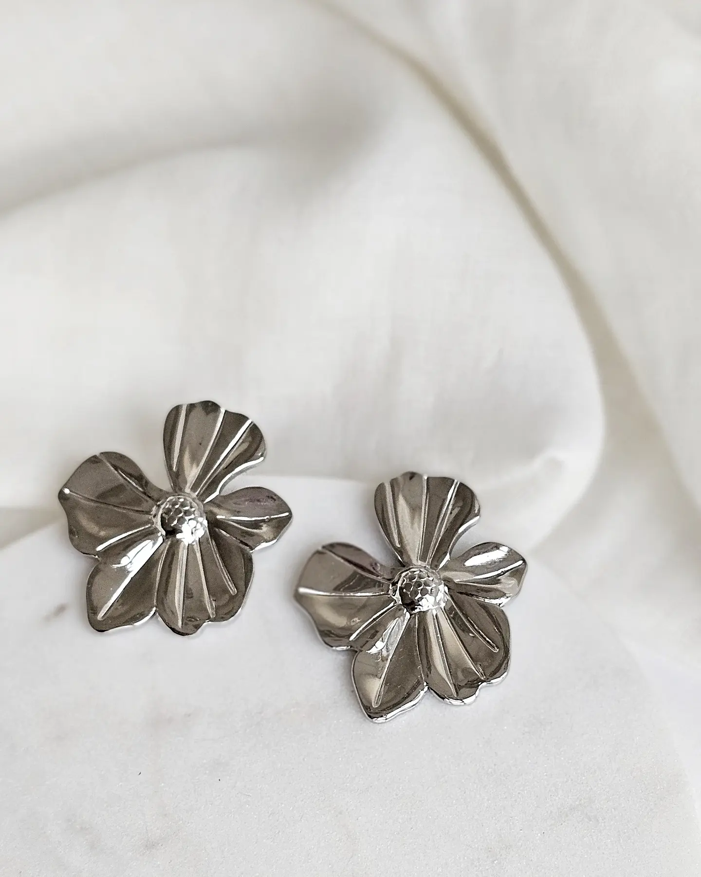 Aros flor grande plateado 2