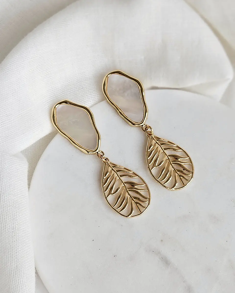 Aros concha perla y hoja dorados 2