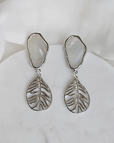 aros concha perla y hoja plateados