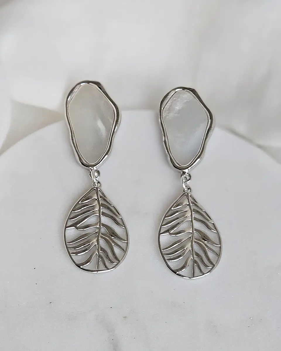aros concha perla y hoja plateados 2