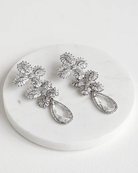 Aros de doble flor de circonitas y cristal plateado
