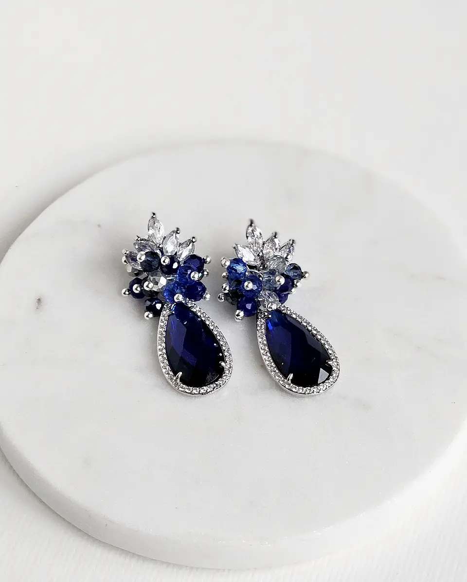 Aros de circonita con cristal azul y racimo 3