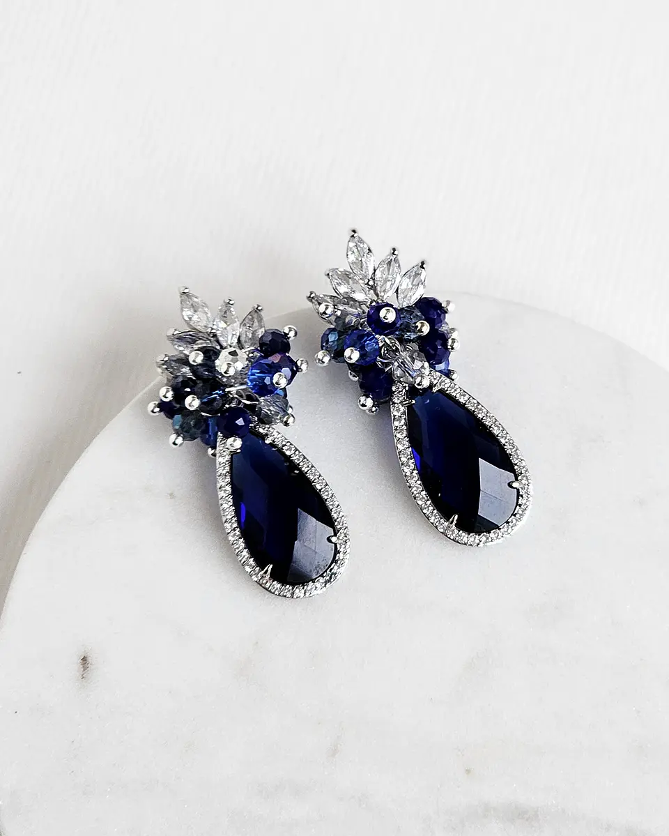 Aros de circonita con cristal azul y racimo 1